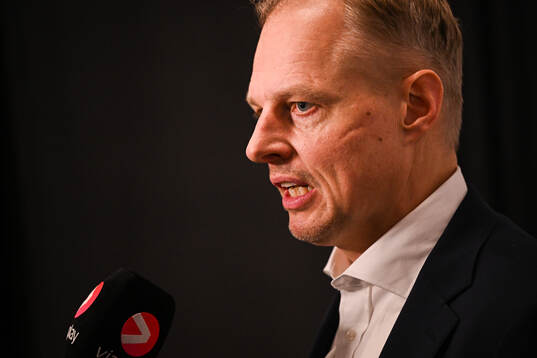 Head coach Magnus Hävelid of Sweden