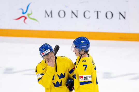Fabian Lysell and Calle Odelius of Sweden look dejected