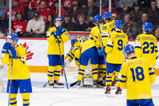 Players of Sweden look dejected