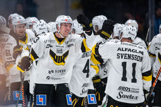 Västerås Oliver Bohm jublar med Anton Svensson