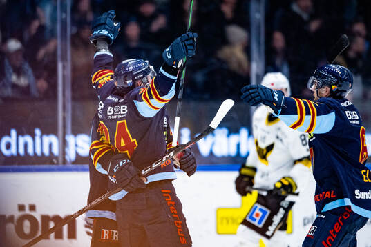 Djurgårdens Daniel Brodin jublar med lagkamrater