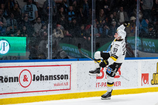 Västerås Anton Eriksson jublar
