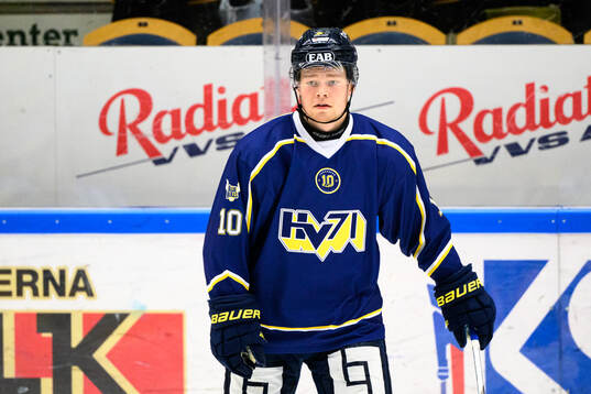 HV71s Filip Westerlund värmer upp innan