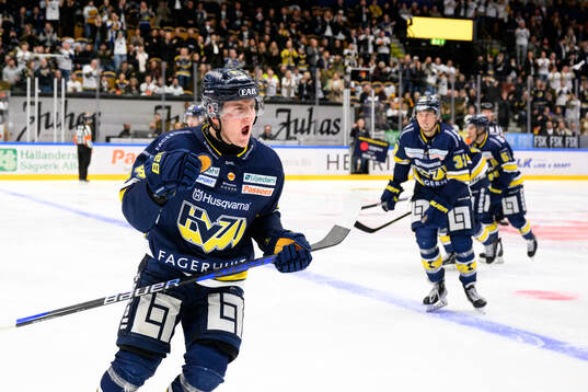 HV71s Emil Andrae jublar
