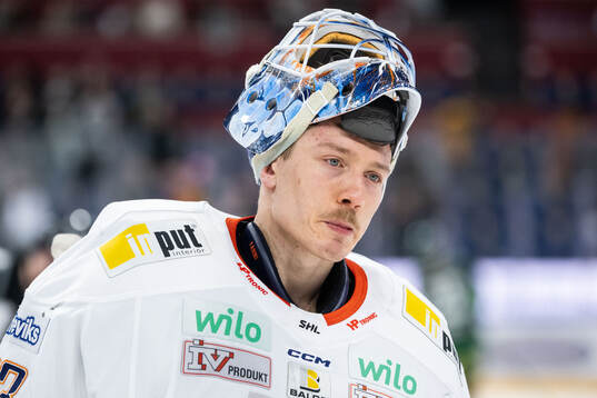 Växjös målvakt Emil Larmi deppar
