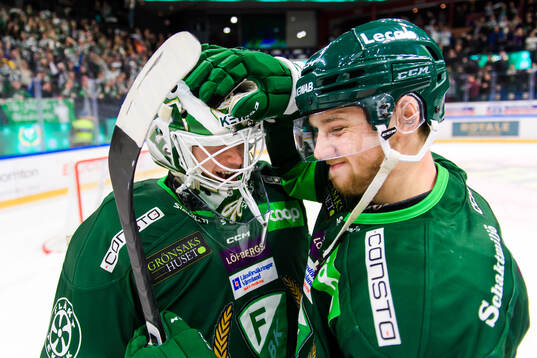 Färjestads målvakt Matthew Tomkins och Marcus Westfält