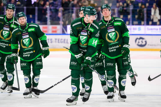 Färjestads Victor Ejdsell jublar med lagkamrater
