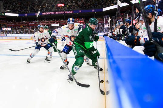 Växjös Glenn Gustafsson och Färjestads Ville Pokka