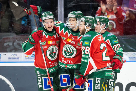 Frölundas Linus Nässen jublar med lagkamrater