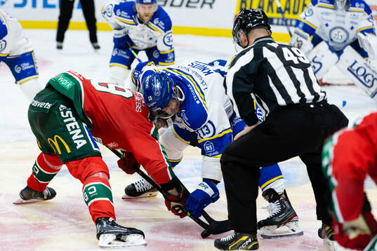 Frölundas Jan Mursak tekar mot Leksands Jon Knuts