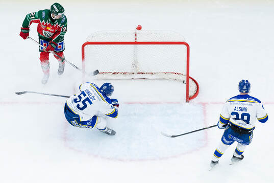 Frölundas Loui Eriksson lägger in 4-2 i Leksands tomma