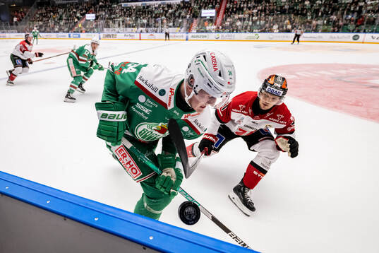 Rögles Adam Edström och Örebros Kristian Näkyvä i en