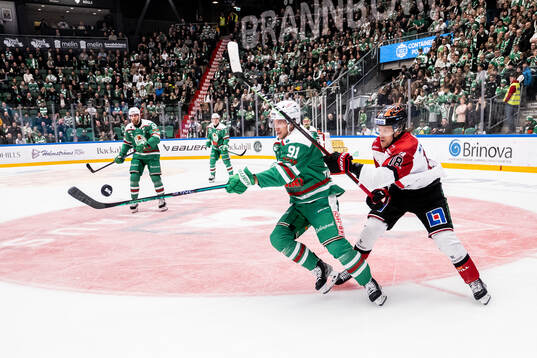 Rögles Adam Tambellini och Örebros Rodrigo Abols