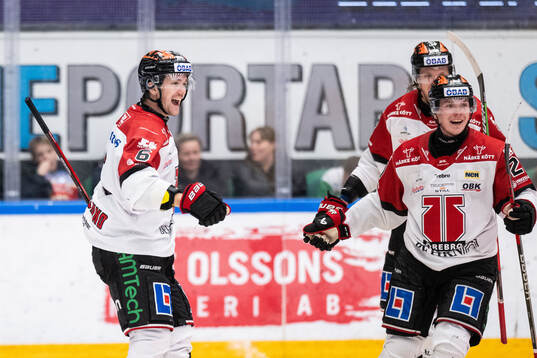 Örebros Filip Berglund jublar