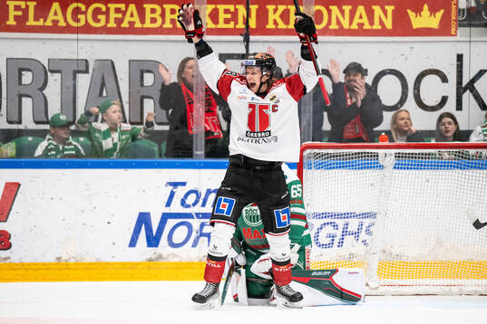 Örebros Rodrigo Abols jublar