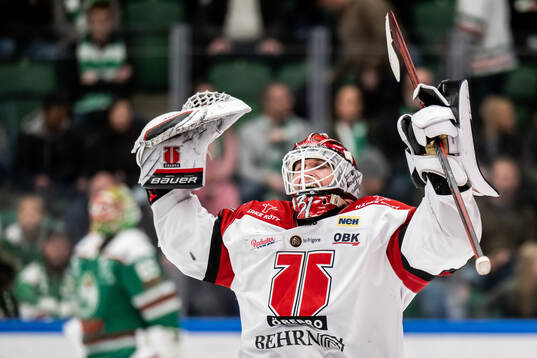 Örebros målvakt Jonas Arntzen jublar