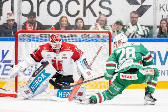 Rögles Anton Bengtsson oroar mot Örebros målvakt Jonas