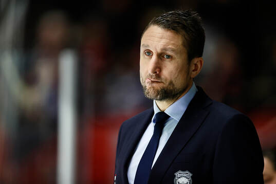 Malmö Redhawks tränare Tomas Kollar deppar
