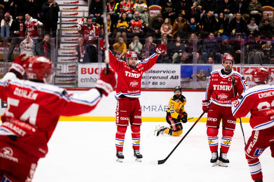 Timrås Emil Pettersson jublar