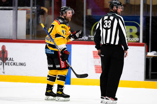 Luleås Leo Komarov utvisas