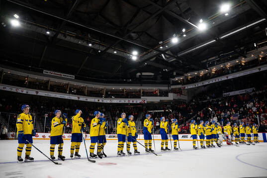 The players of Sweden look dejected
