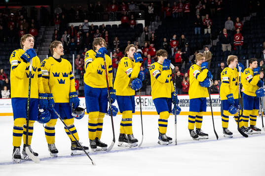 The players of Sweden look dejected
