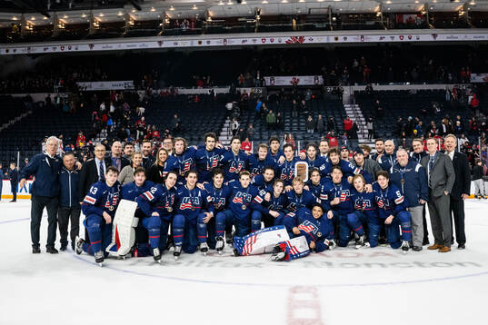 The players of USA celebrate