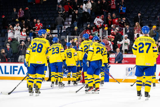Players of Sweden look dejected