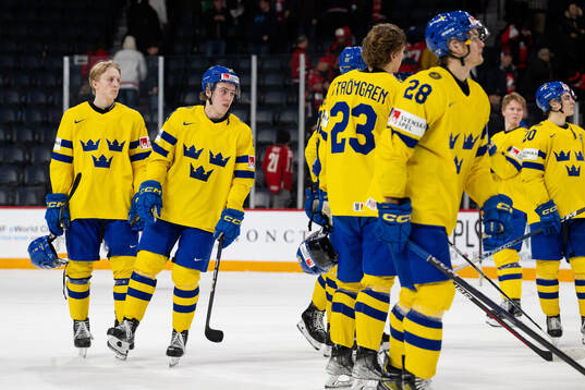 Jonathan Lekkerimäki of Sweden looks dejected