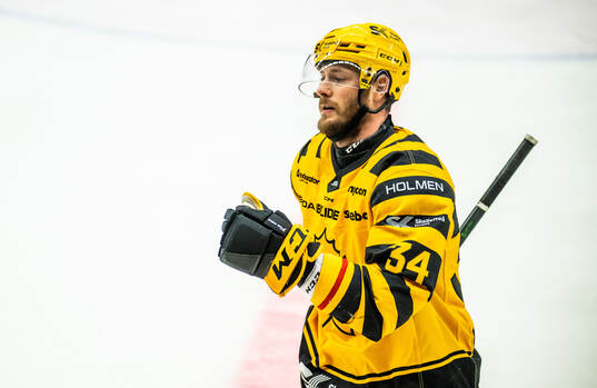 Skellefteås Tom Kühnhackl jublar