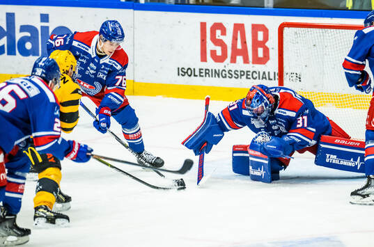 Skellefteås Filip Sandberg och Oskarshamns målvakt Tim