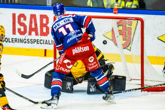 Oskarshamns Antti Suomela gör 2-1 bakom Skellefteås