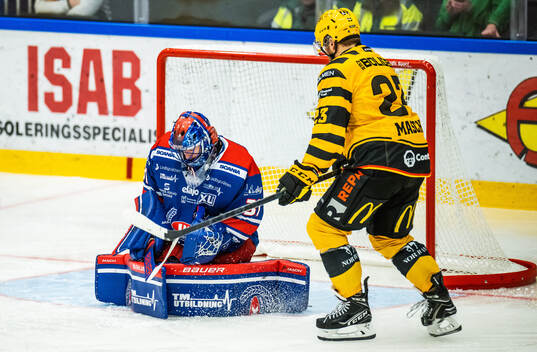 Oskarshamns målvakt Tim Juel och Skellefteås Adam
