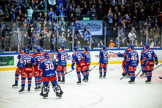 Oskarshamns spelare jublar