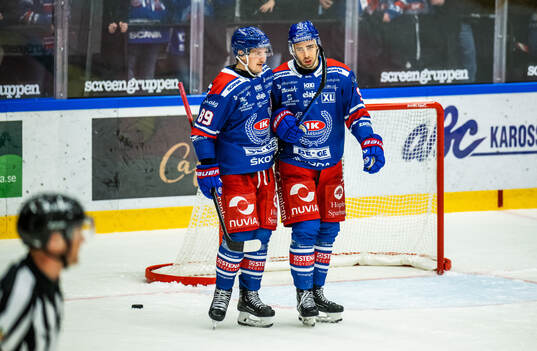 Oskarshamns Ahti Oksanen jublar med Patrik Karlkvist