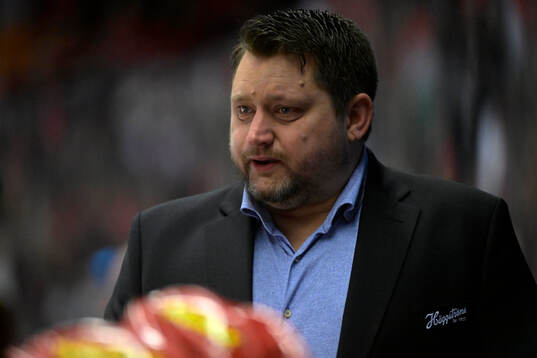 Modos tränare Mattias Karlin
