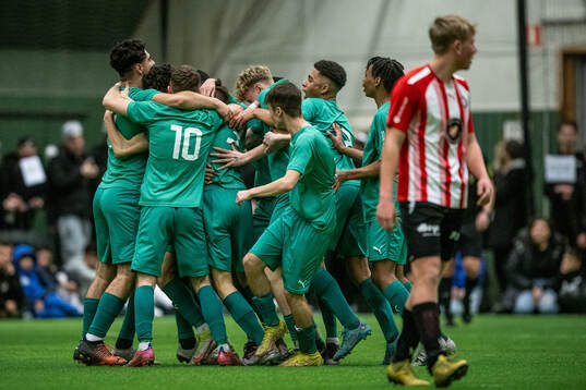 BK Olympic P16s spelare jublar