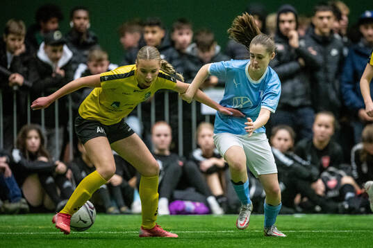 Lunds BK F16s Alva Henning Paulsson och Malmö FF F16s