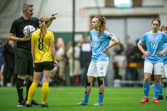 Malmö FF F16s Ines Fredlund och Lunds BK F16s Vilda Sahlin