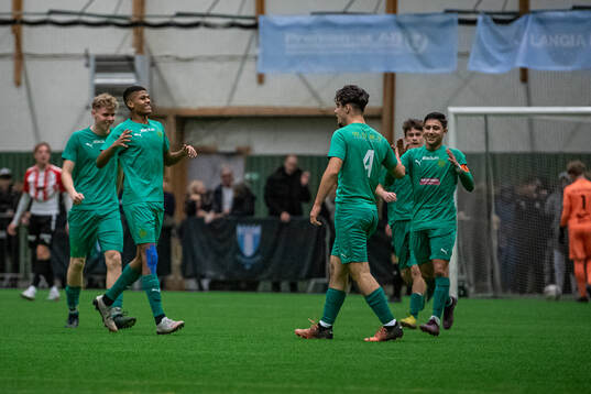 BK Olympic P16s spelare jublar