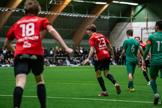 BK Höllviken P16s Casper Hansson jublar