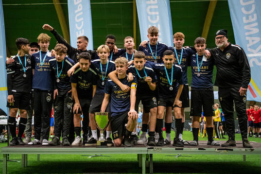 FC Bellevue P15 tar emot pris