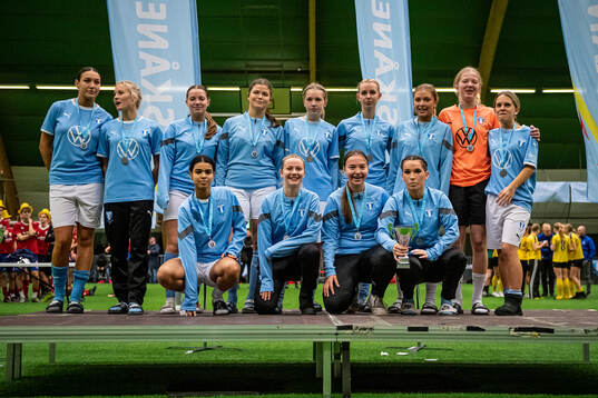 Malmö FF F Junior tar emot pris