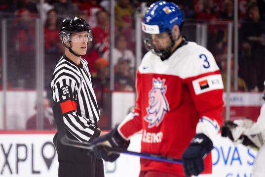 Referee Andreas Harnebring