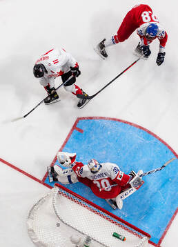 Dylan Guenther of Canada scores the game winning goal 2-3