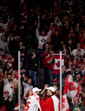 Shane Wright and Adam Fantilli of Canada celebrate