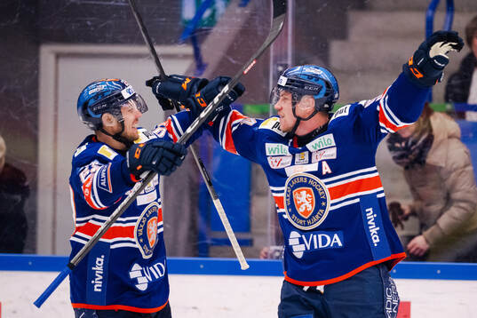 Växjös Manuel Ågren och Joel Persson jublar