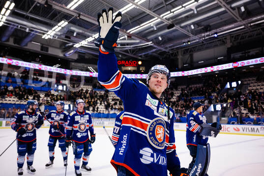 Växjös Joel Persson jublar