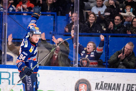 Växjös Joel Persson jublar