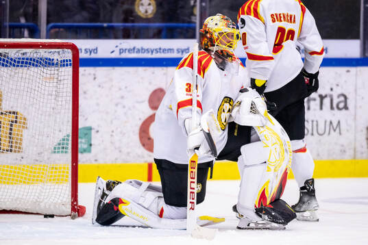Brynäs målvakt Anders Lindbäck deppar